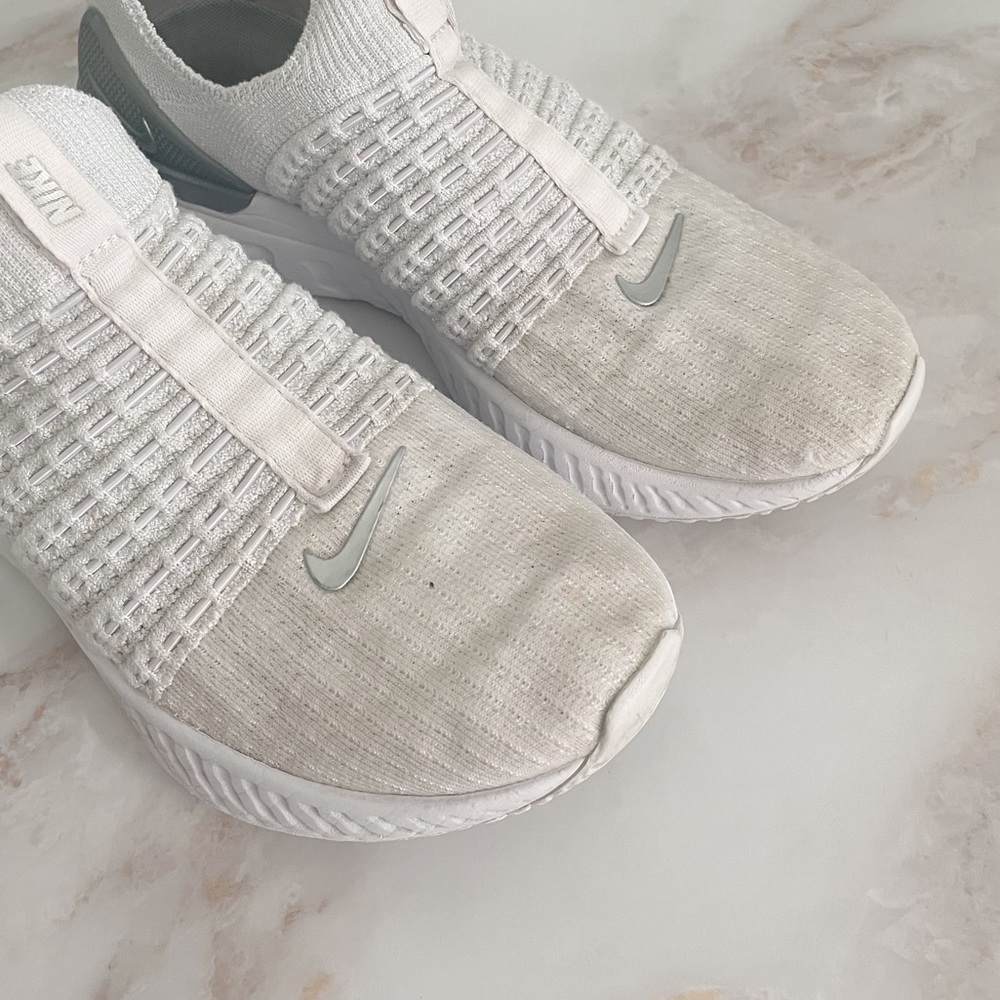 NIKE || React Phantom Sneakers - Picture 10 of 13
